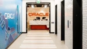 AI बूम बड़े तकनीकी दिग्गजों के लिए कर सकता है बड़ा संकट: Oracle स्टॉक, IT छंटनी और गति की दौड़